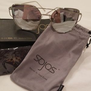 Reflective silver sunglasses